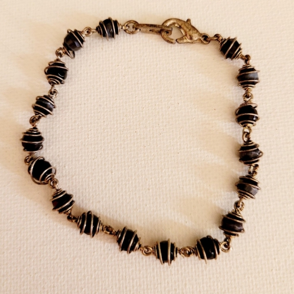 Elegant Black and Silver Beaded Bracelet - Picture 3 of 3